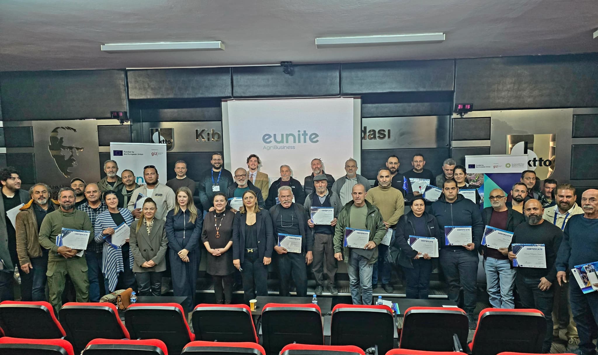 Avrupa Birliği tarafından finanse edilen ve Kıbrıs Türk toplumunda sürdürülebilir balıkçılığı, inovasyonu ve Yeşil Hat ticaretini geliştirmeyi amaçlayan Kıbrıslı Türk Balıkçılar için Eğitim Programı başarıyla tamamlanmıştır.